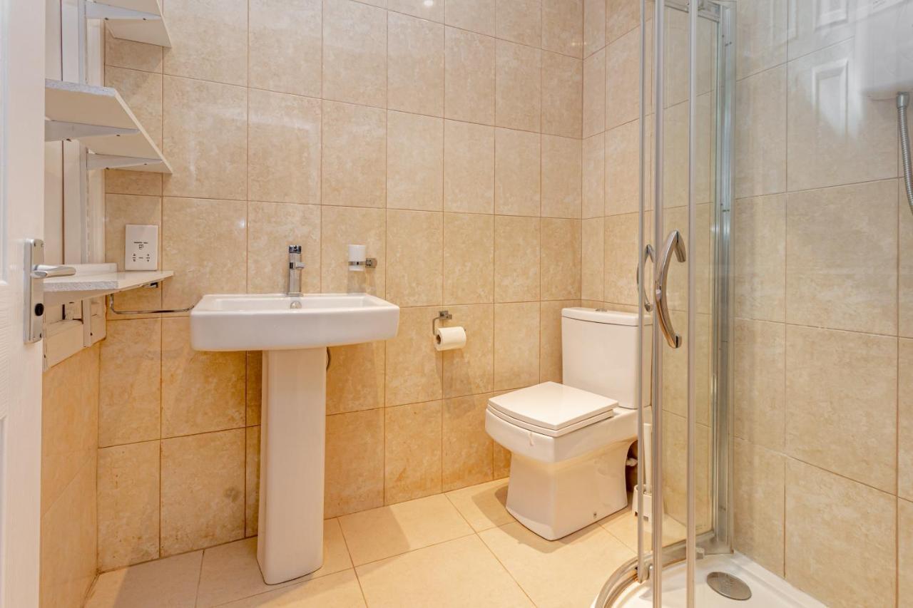 Guest Homes - Trinity Flat Worcester Extérieur photo